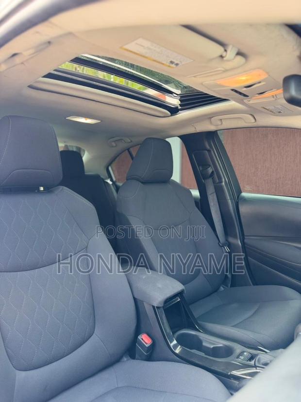 Toyota Corolla LE 2022 Silver