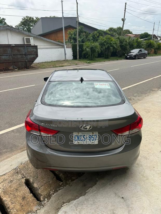 Hyundai Elantra GLS Sedan FWD (1.8L 4cyl 6A) 2013 Gray