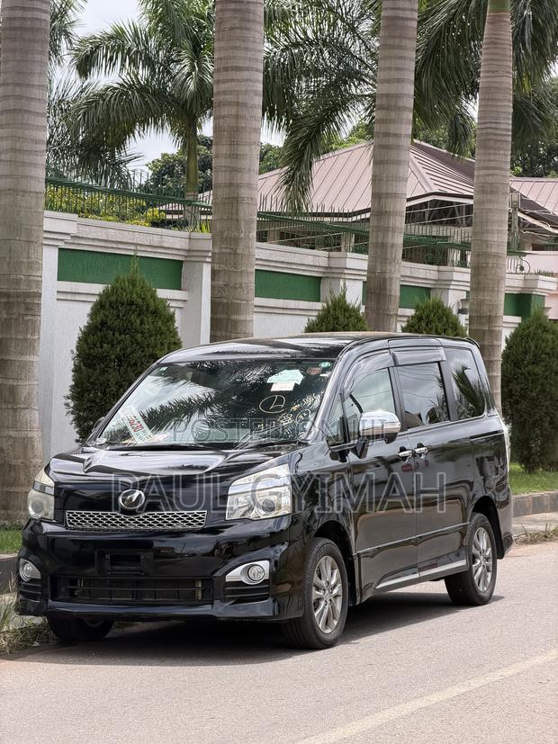 Toyota Voxy 2013 Black