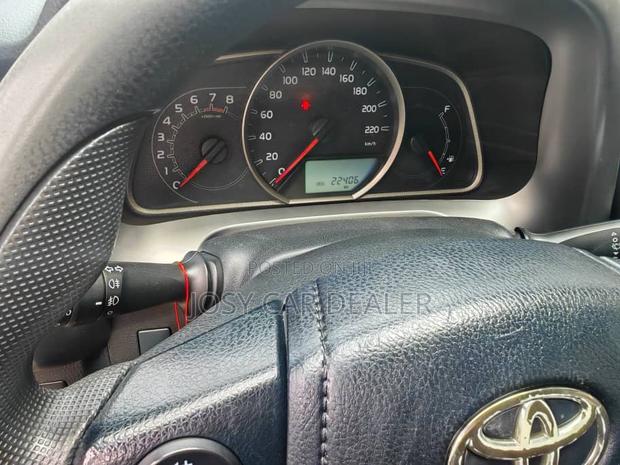 Toyota RAV4 LE FWD 2019 White