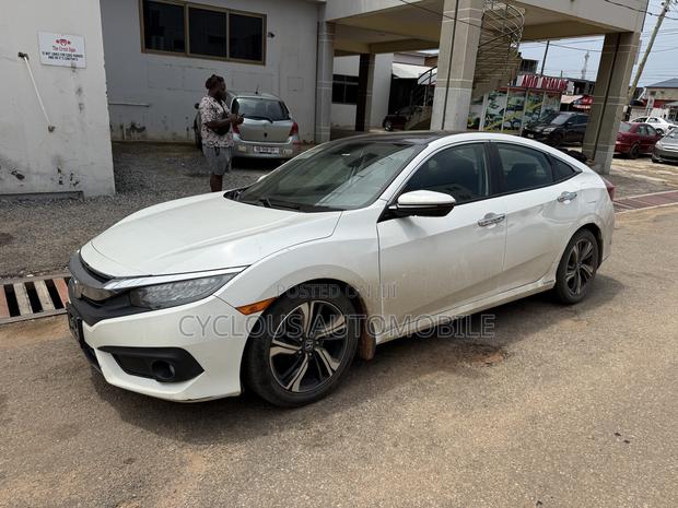 Honda Civic Sport Touring 4dr Hatchback (1.5L 4cyl) 2017 White