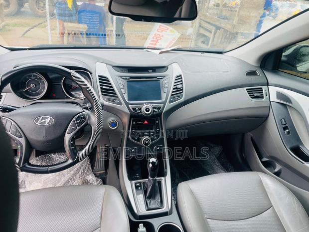 Hyundai Elantra Limited 4dr Sedan (1.8L 4cyl 6A) 2015 Silver