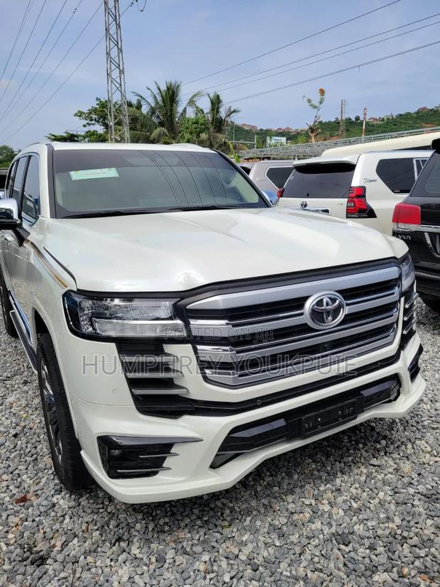 Toyota Land Cruiser 2022 White