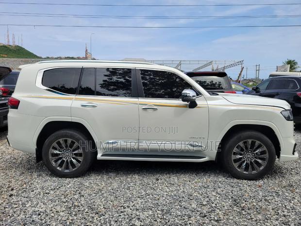 Toyota Land Cruiser 2022 White