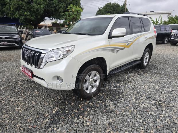 Toyota Land Cruiser Prado 2017 White