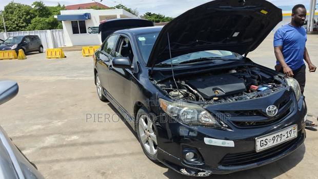 Toyota Corolla 2013 Black