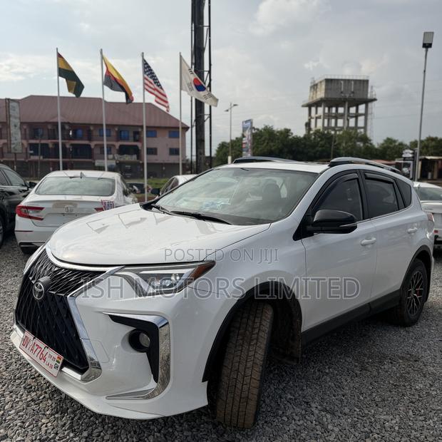 Toyota RAV4 SE 4dr SUV AWD (2.5L 4cyl 6A) 2018 White