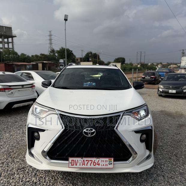 Toyota RAV4 SE 4dr SUV AWD (2.5L 4cyl 6A) 2018 White