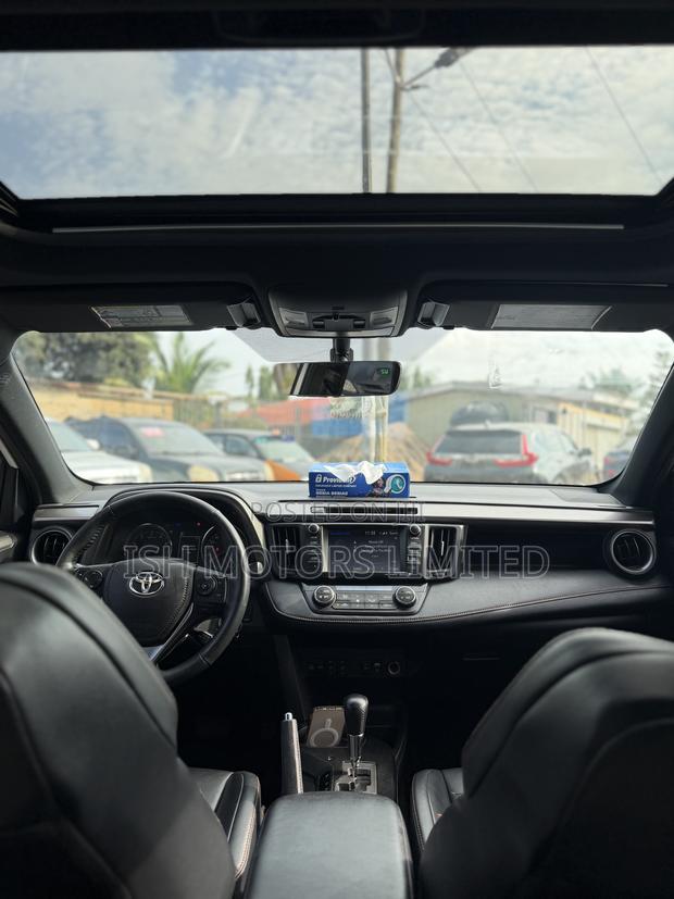 Toyota RAV4 SE 4dr SUV AWD (2.5L 4cyl 6A) 2018 White
