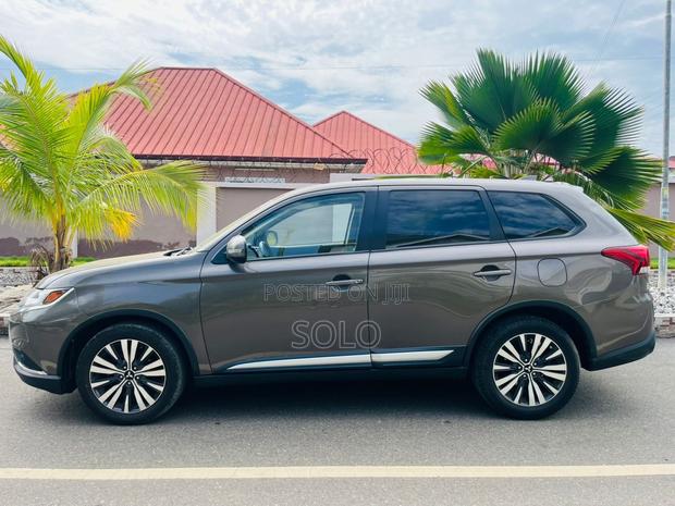 Mitsubishi Outlander SE FWD 2019 Brown