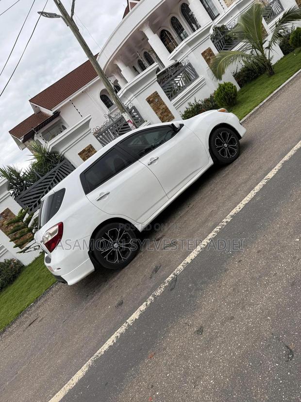 Toyota Matrix Hatchback FWD (1.8L 4cyl 5M) 2010 White