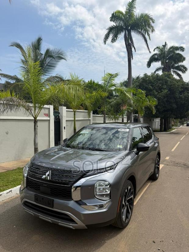 Mitsubishi Outlander SE 2022 Gray