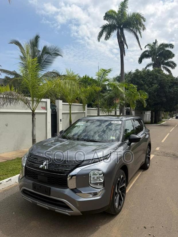 Mitsubishi Outlander SE 2022 Gray