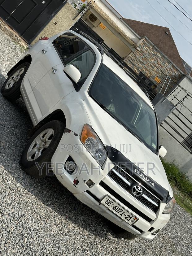 Toyota RAV4 2010 White