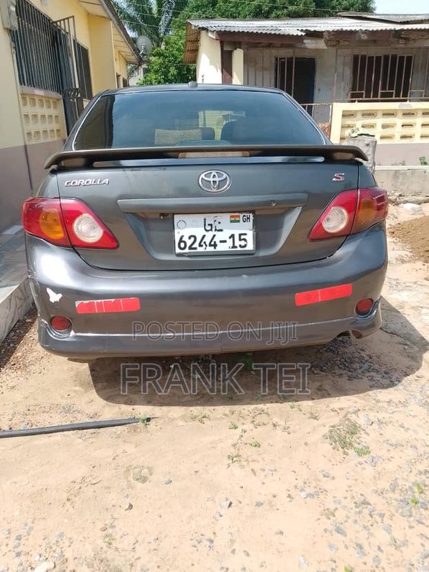 Toyota Corolla Base 4dr Sedan (1.8L 4cyl 5M) 2010 Gray