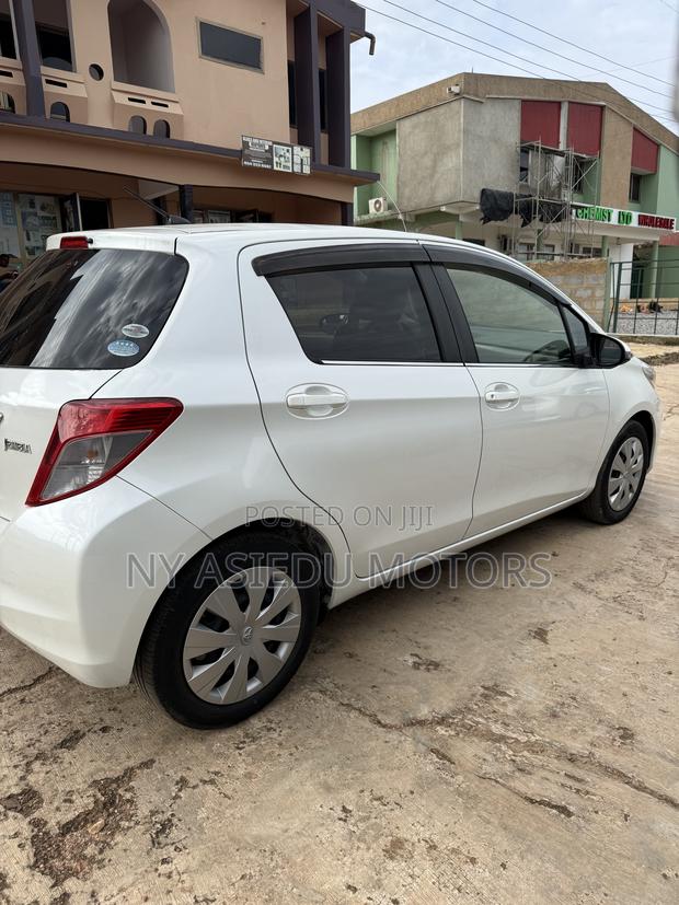 Toyota Vitz 1.3 FWD 3dr 2011 White