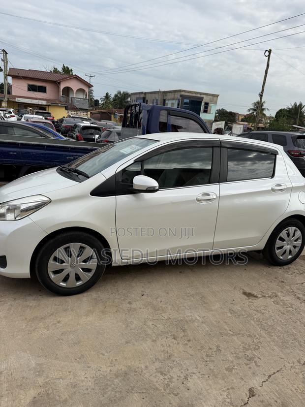Toyota Vitz 1.3 FWD 3dr 2011 White