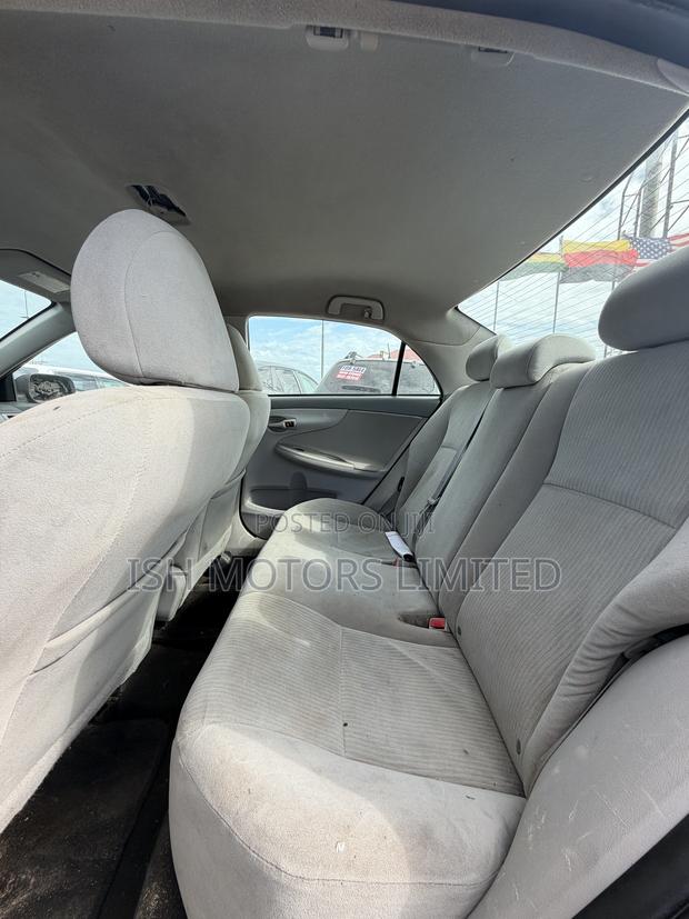 Toyota Corolla LE 4dr Sedan (1.8L 4cyl 4A) 2012 Gray