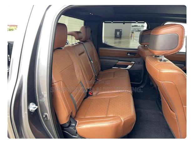 Toyota Tundra 2024 Black