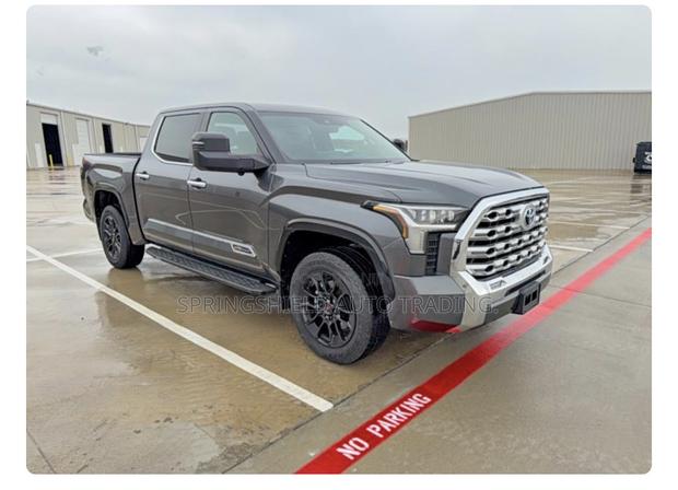 Toyota Tundra 2024 Black