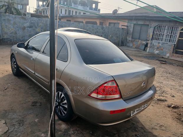 Nissan Sunny 2012 Gold