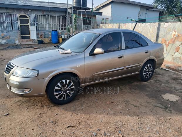 Nissan Sunny 2012 Gold