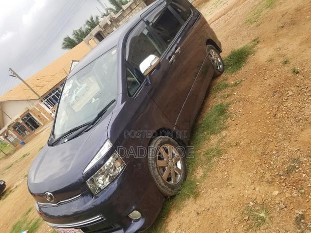 Toyota Voxy 2009 Blue