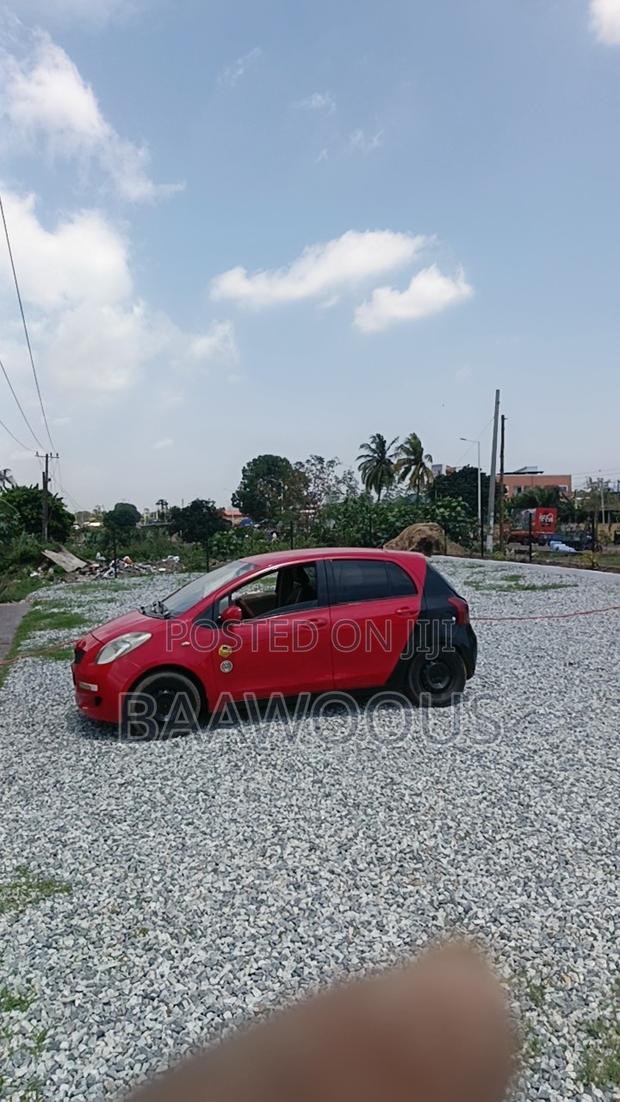 Toyota Vitz 2006 Red