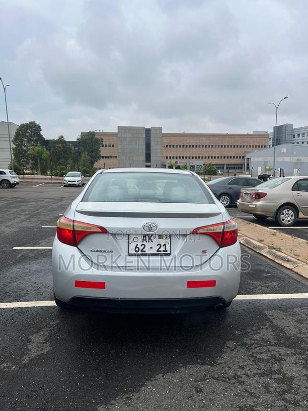 Toyota Corolla LE 4dr Sedan (1.8L 4cyl CVT) 2016 Silver