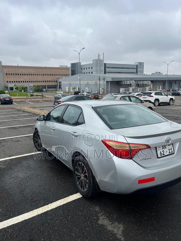 Toyota Corolla LE 4dr Sedan (1.8L 4cyl CVT) 2016 Silver