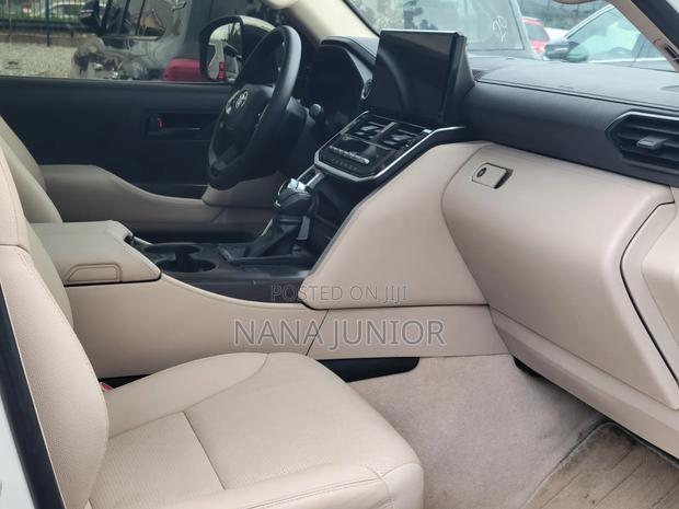 Toyota Land Cruiser 2022 White