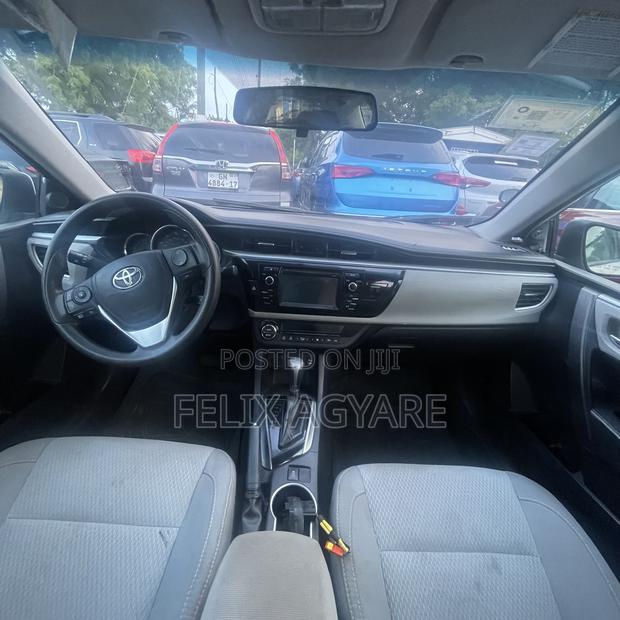 Toyota Corolla LE 4dr Sedan (1.8L 4cyl CVT) 2015 White