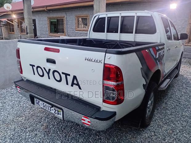 Toyota Hilux 2012 White