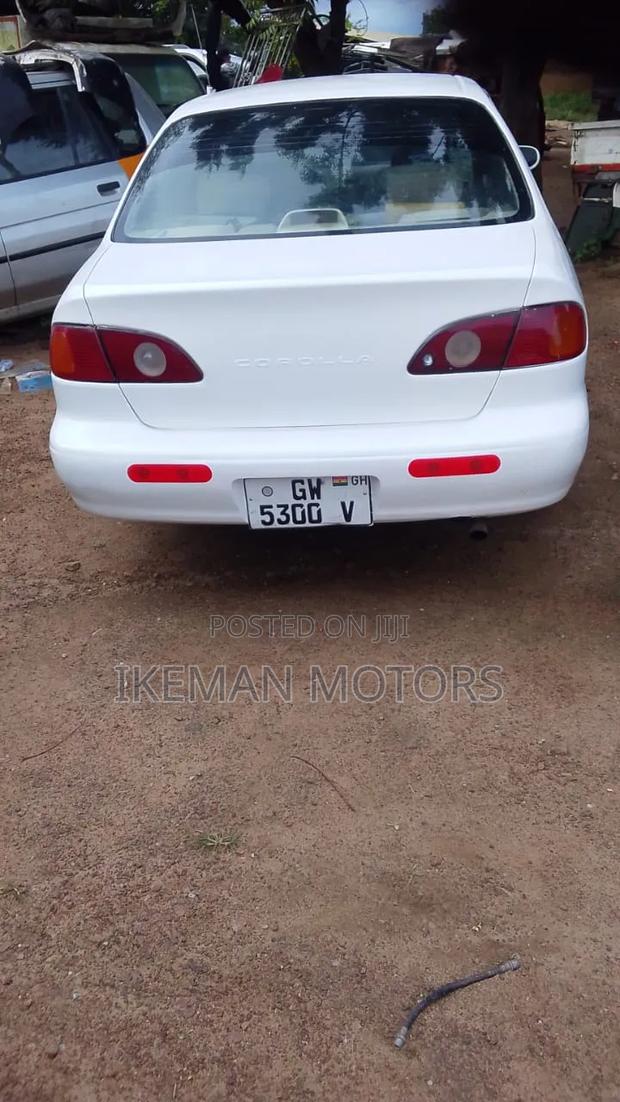 Toyota Corolla 2002 White