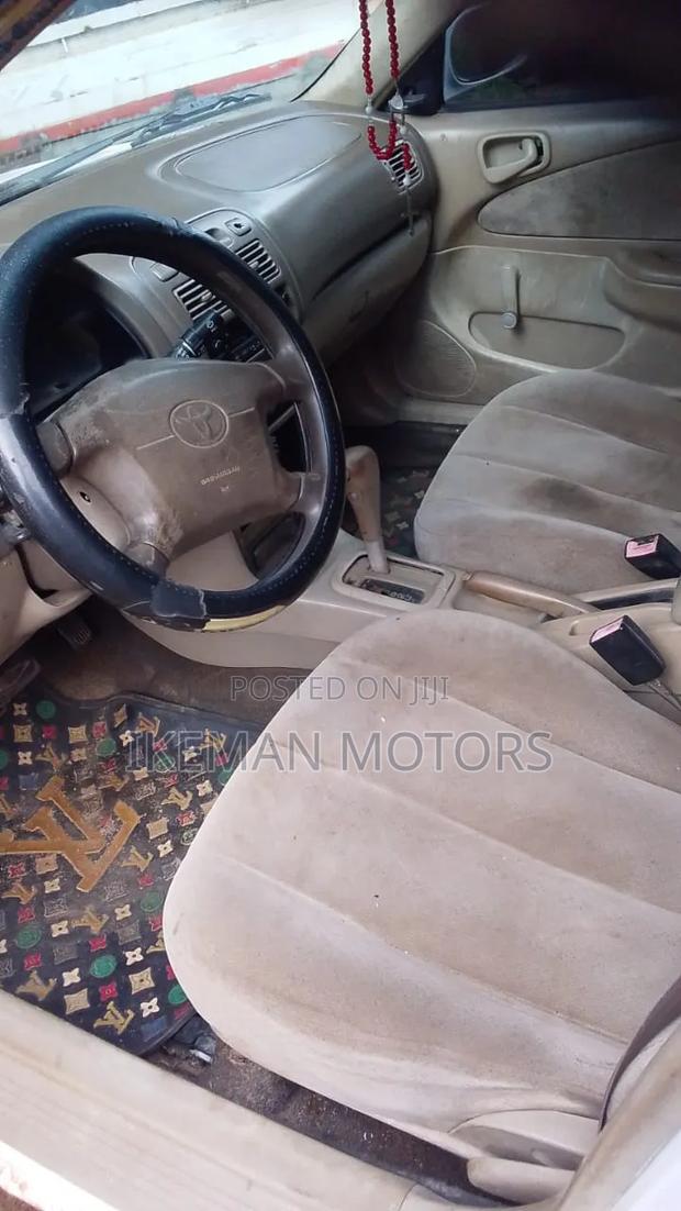 Toyota Corolla 2002 White