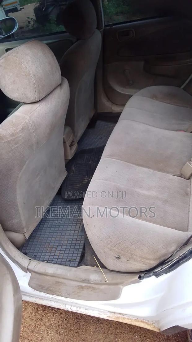 Toyota Corolla 2002 White