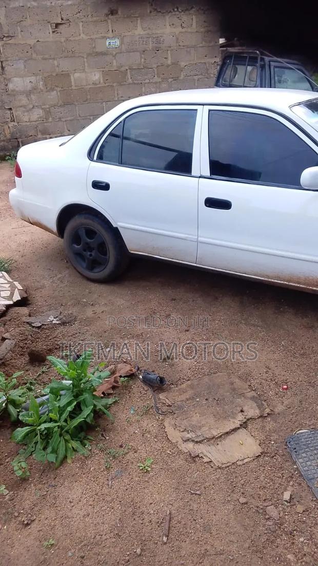 Toyota Corolla 2002 White