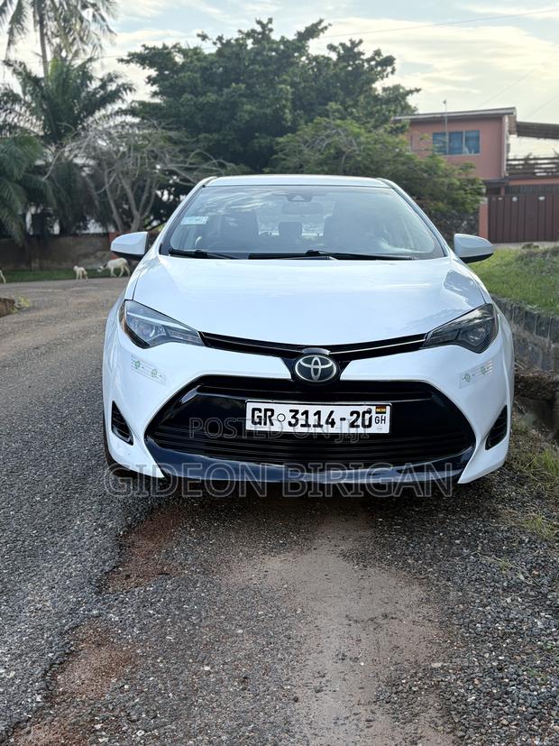 Toyota Corolla LE Eco (1.8L 4cyl 2A) 2018 White