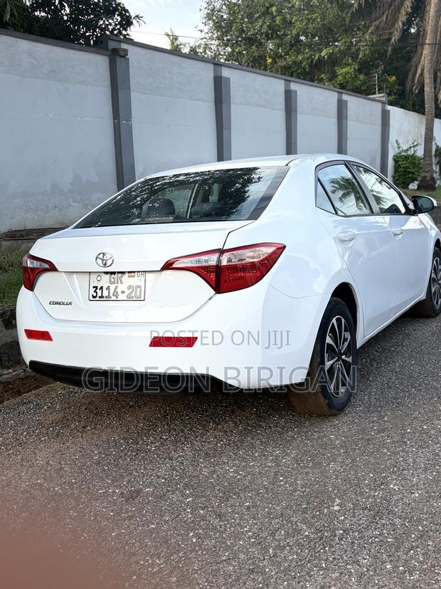 Toyota Corolla LE Eco (1.8L 4cyl 2A) 2018 White