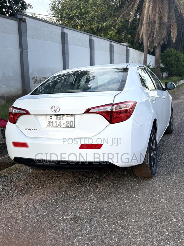 Toyota Corolla LE Eco (1.8L 4cyl 2A) 2018 White