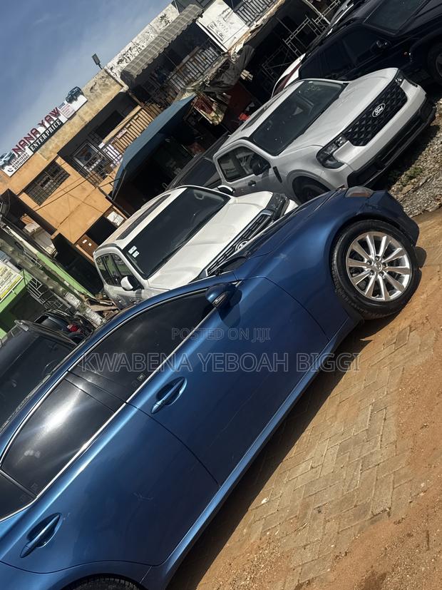Lexus IS 250 C 2010 Blue