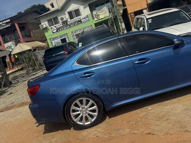 Lexus IS 250 C 2010 Blue