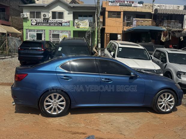 Lexus IS 250 C 2010 Blue