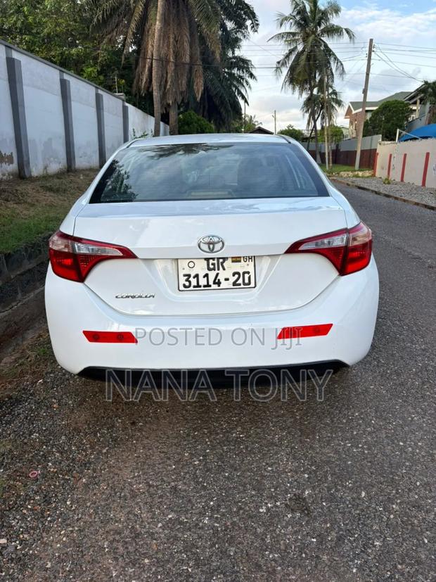 Toyota Corolla LE Eco (1.8L 4cyl 2A) 2018 White