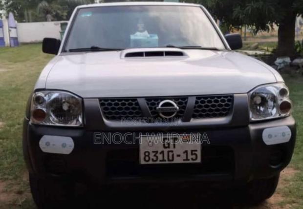 Nissan Hardbody 2010 White