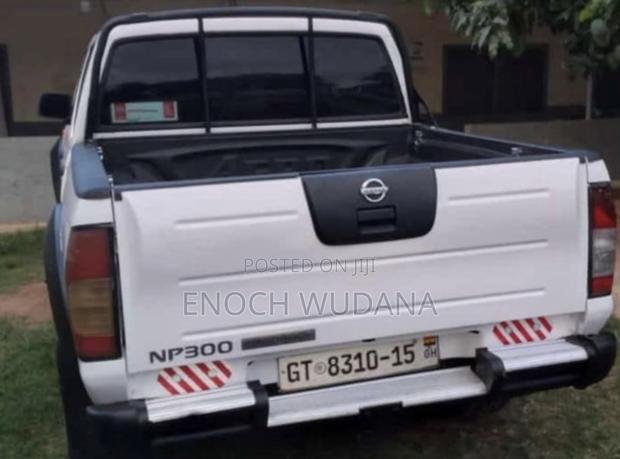 Nissan Hardbody 2010 White
