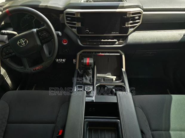 Toyota Tundra 2024 Black