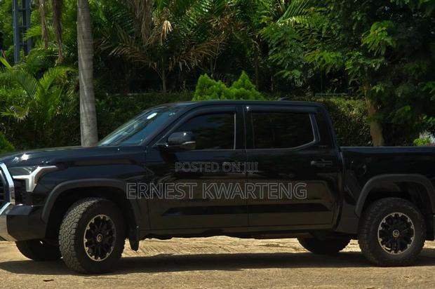 Toyota Tundra 2024 Black