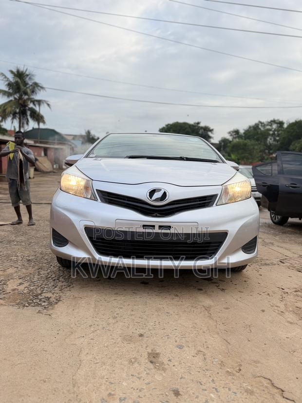 Toyota Vitz 1.3 AWD 3dr 2012 Silver