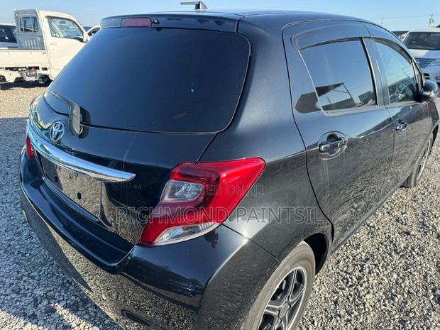 Toyota Vitz 1.3 FWD 5dr 2015 Black